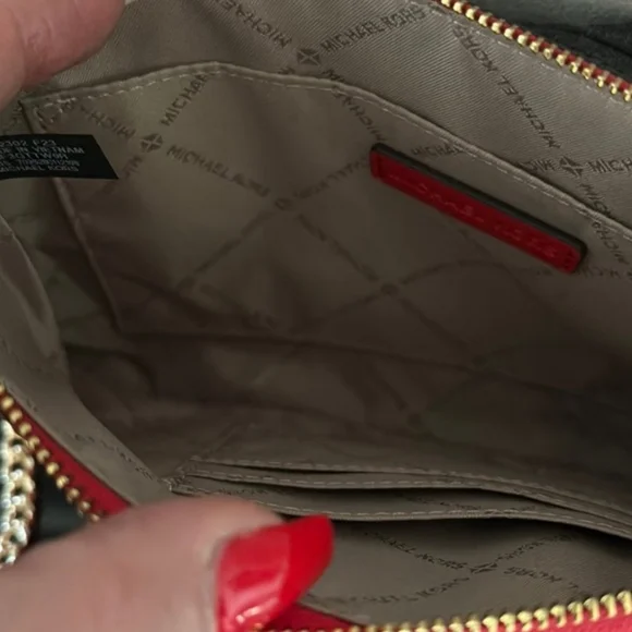 🔔NWT: 2 for 1 - Michael Kors Set (Wristlet and Cardholder)